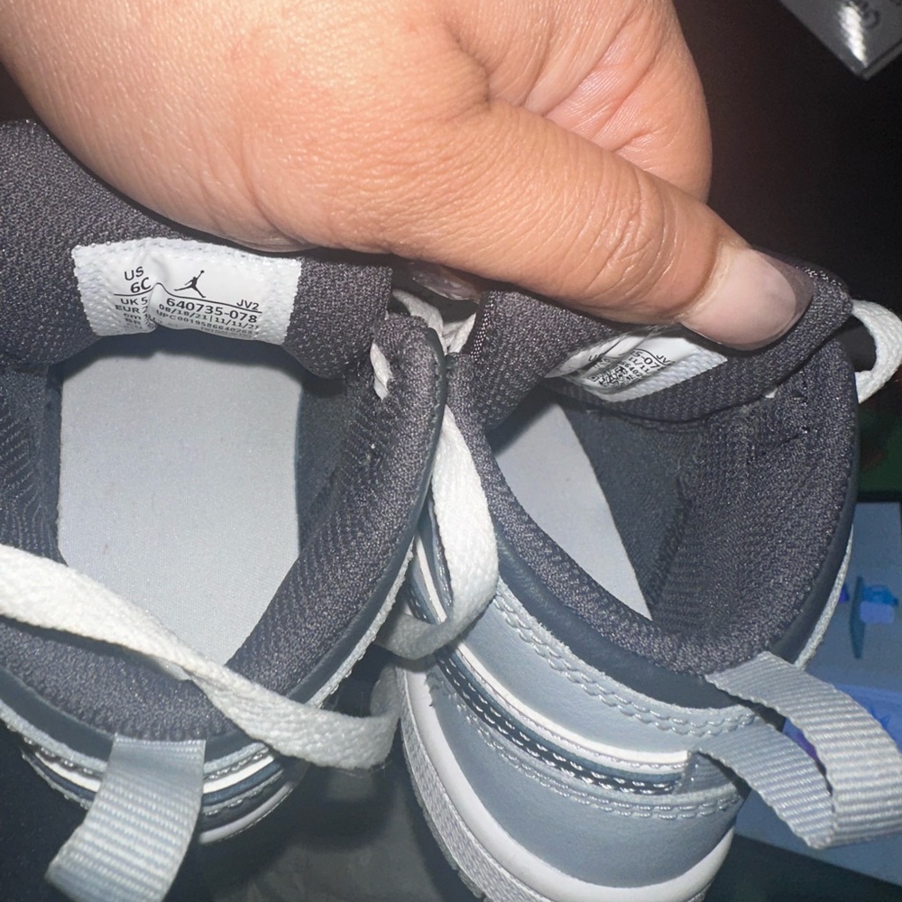 Jordan Kids' Gray and White Sneakers size 6c gently used - Picture 7 of 7